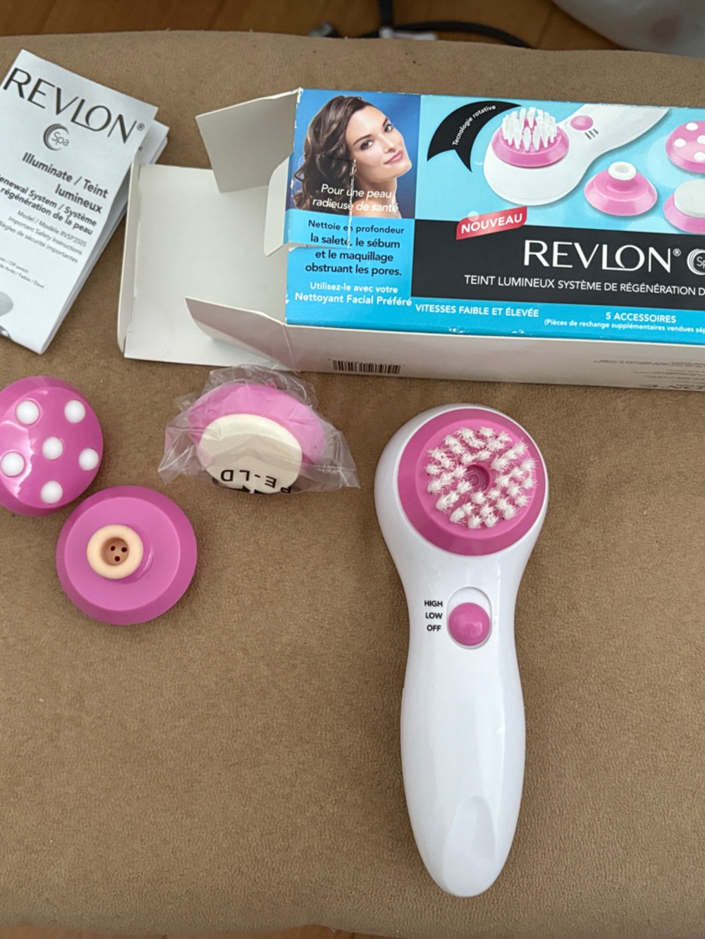 Revlon White and Pink Facial Cleansing Brush with Interchangeable Heads